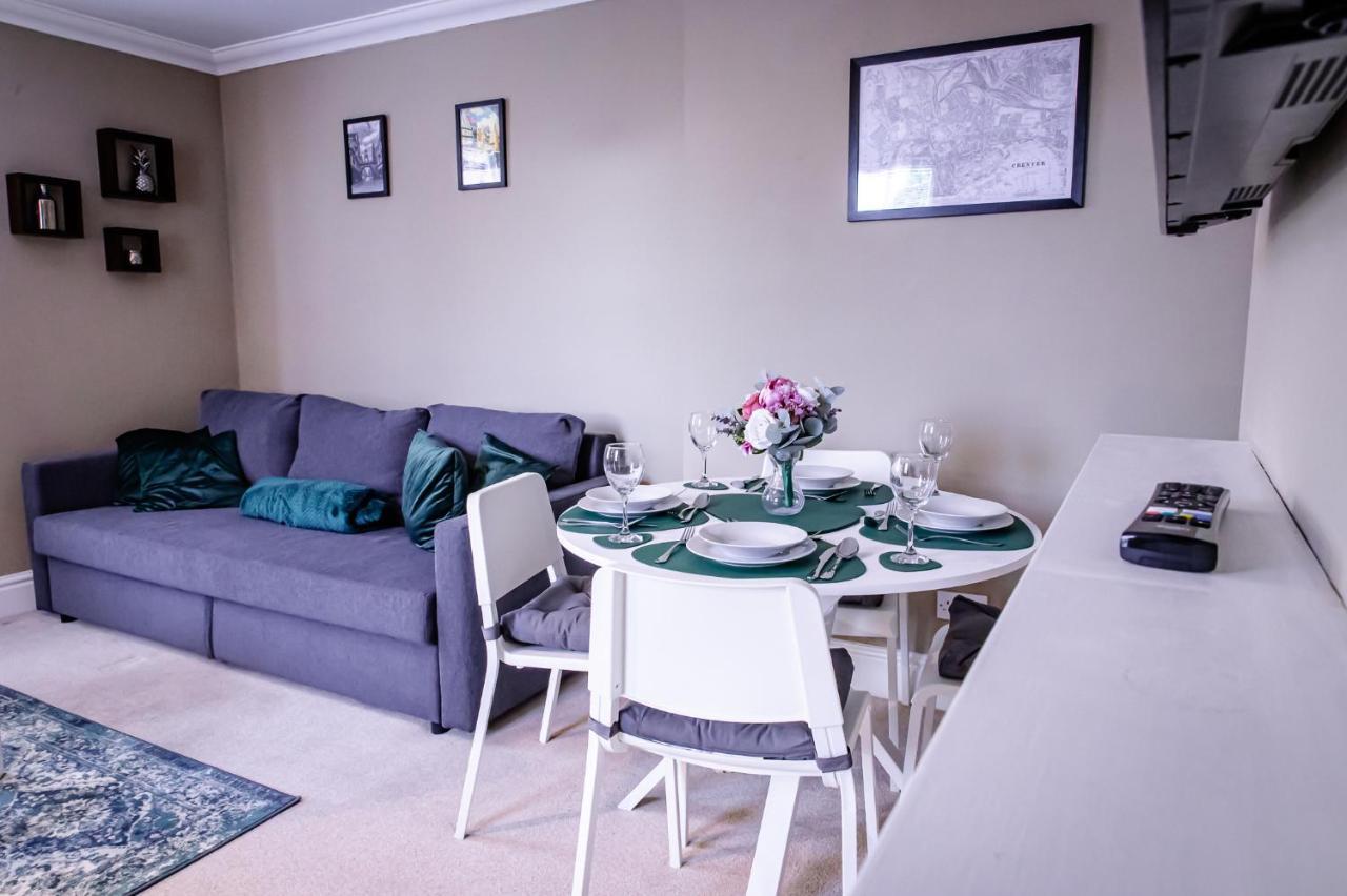 Lord Street - 2 Beautiful Apartments - Sleep Up To 14 Guests - By Rework Accommodation Chester Exterior photo