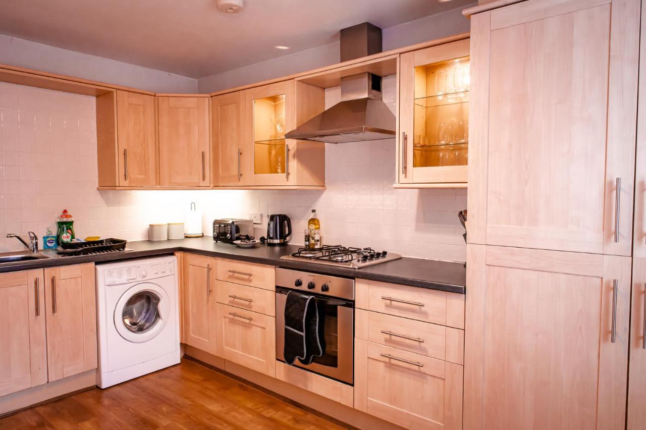 Lord Street - 2 Beautiful Apartments - Sleep Up To 14 Guests - By Rework Accommodation Chester Exterior photo