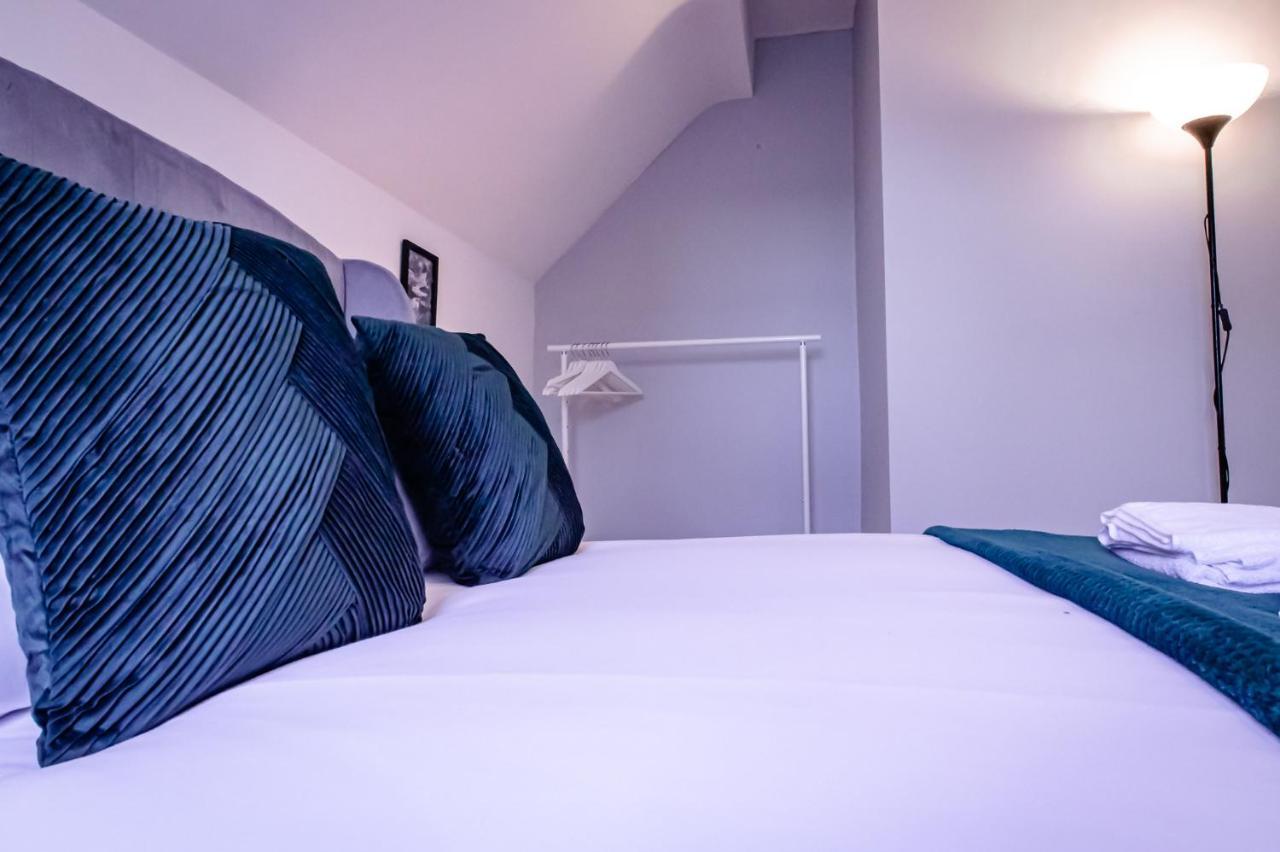 Lord Street - 2 Beautiful Apartments - Sleep Up To 14 Guests - By Rework Accommodation Chester Exterior photo
