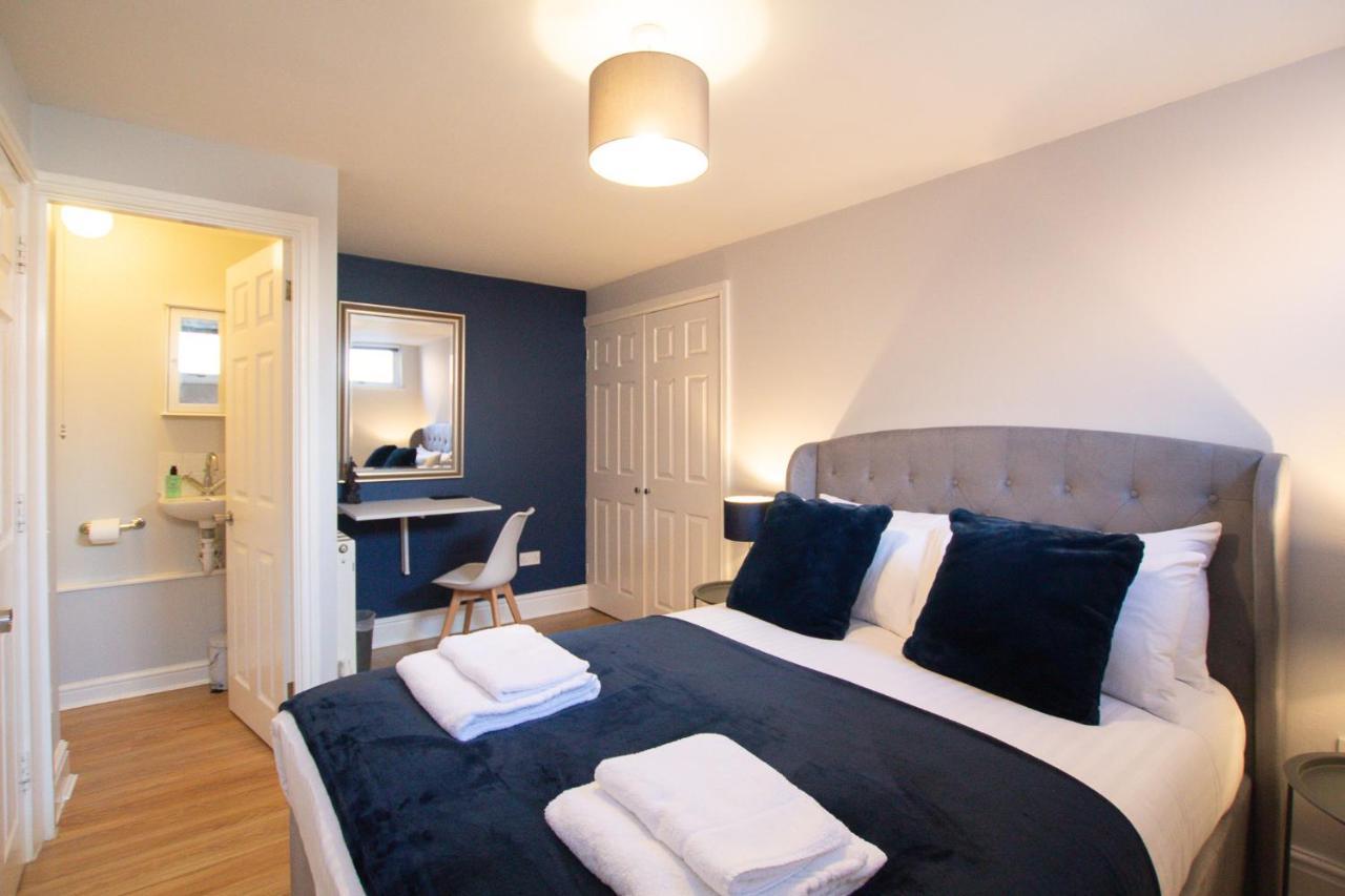 Lord Street - 2 Beautiful Apartments - Sleep Up To 14 Guests - By Rework Accommodation Chester Exterior photo