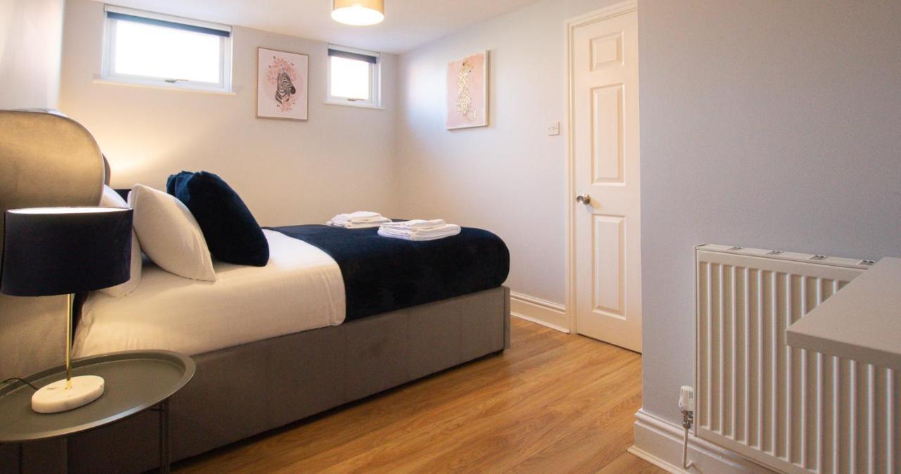 Lord Street - 2 Beautiful Apartments - Sleep Up To 14 Guests - By Rework Accommodation Chester Exterior photo