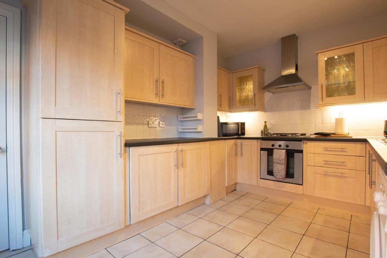 Lord Street - 2 Beautiful Apartments - Sleep Up To 14 Guests - By Rework Accommodation Chester Exterior photo