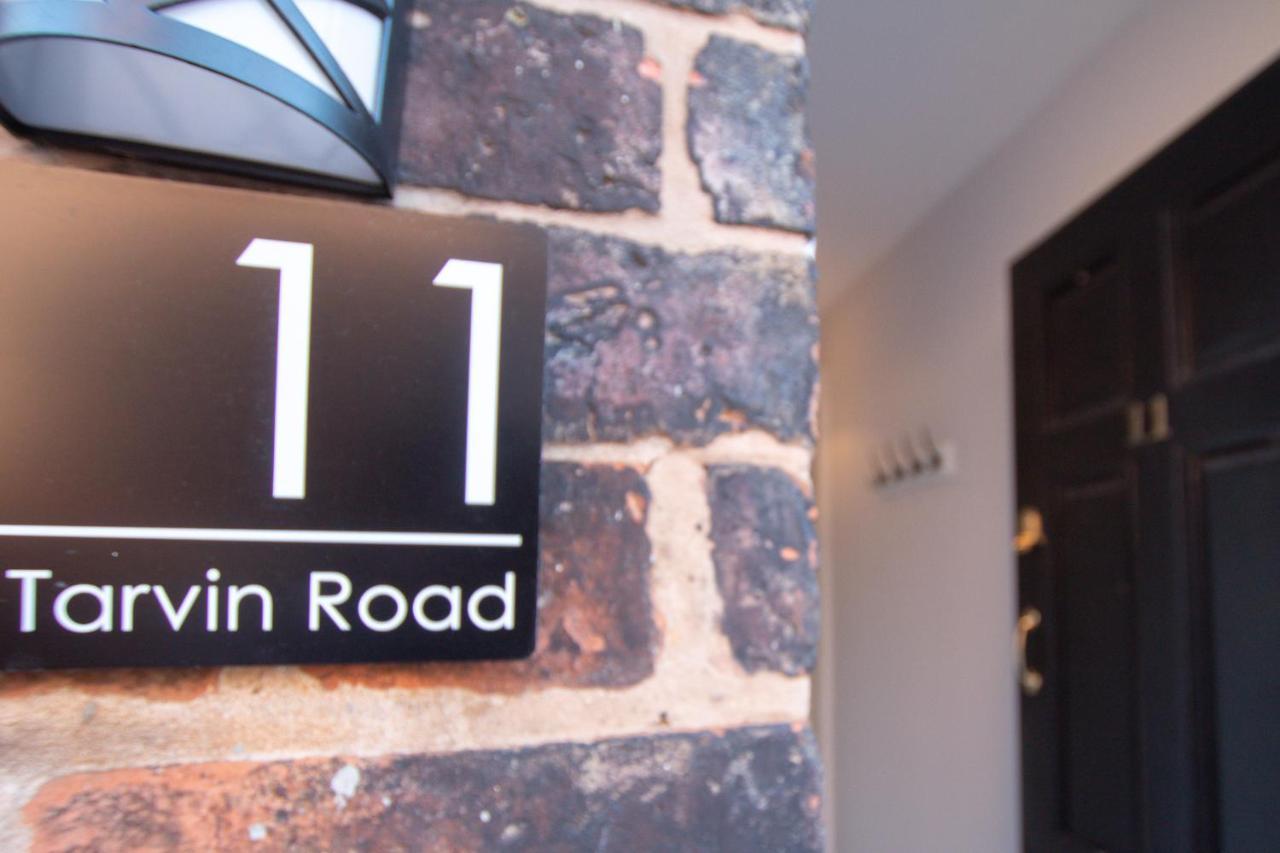 Lord Street - 2 Beautiful Apartments - Sleep Up To 14 Guests - By Rework Accommodation Chester Exterior photo