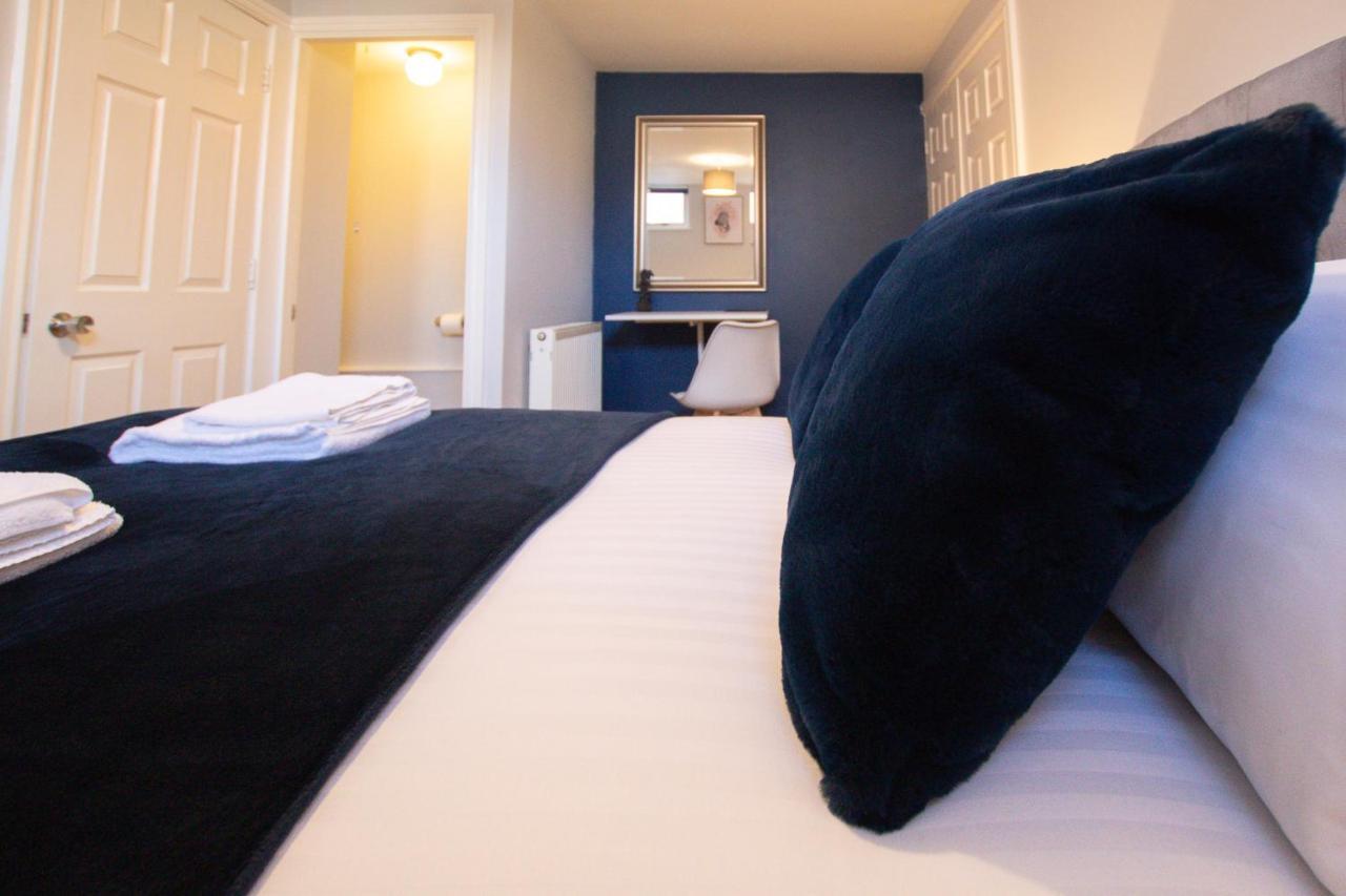 Lord Street - 2 Beautiful Apartments - Sleep Up To 14 Guests - By Rework Accommodation Chester Exterior photo